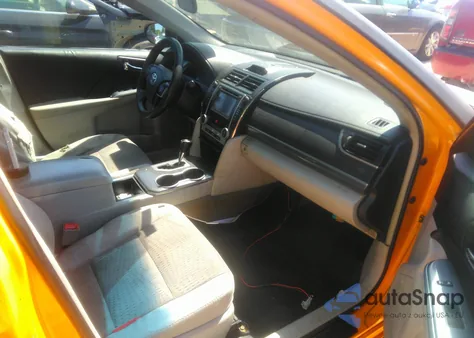 2014 Toyota Camry Hybrid Le z USA, uszkodzony, nr VIN 4T1BD1FK6EU140853